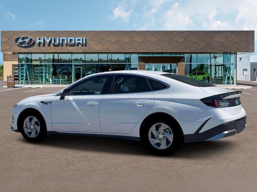 New 2026 White Hyundai SE image 4