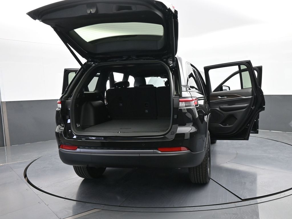 New 2026 Diamond Black Crystal Pearlcoat Jeep Laredo image 66