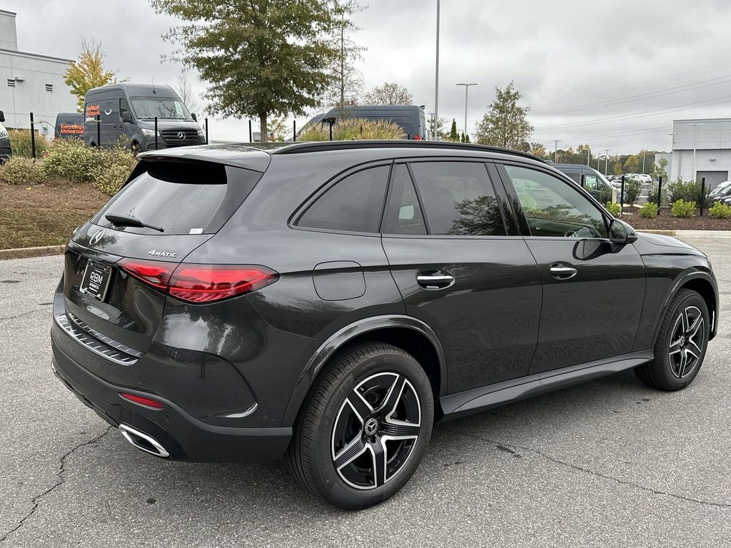 2025 Mercedes-Benz GLC GLC 300 8