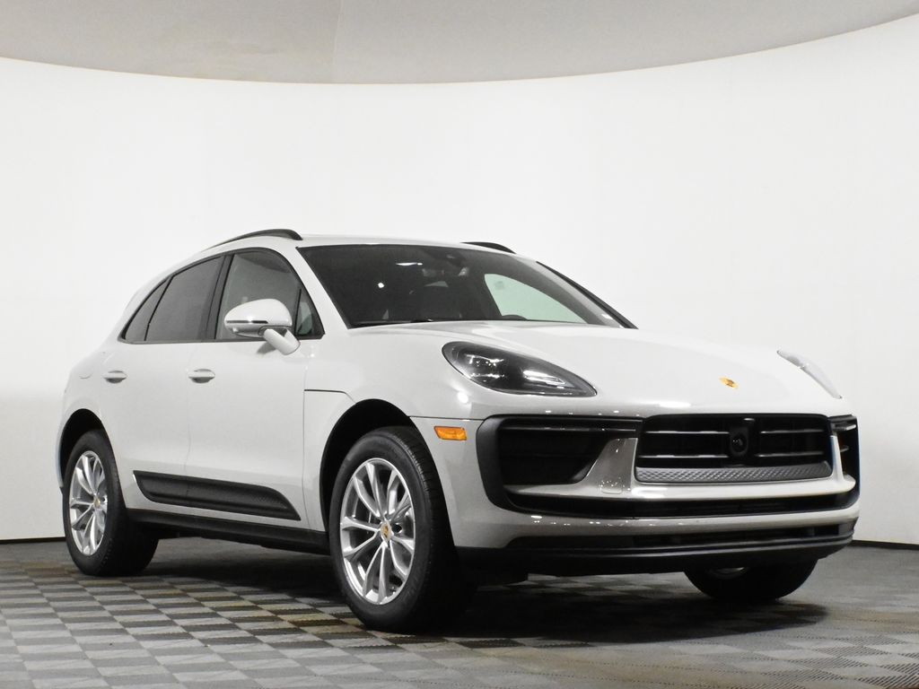 Thumbnail: 2025 Porsche Macan - 9