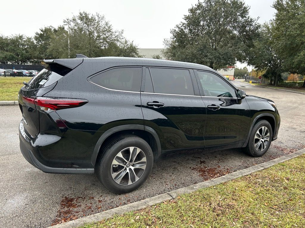 Thumbnail: 2024 Toyota Highlander - 5
