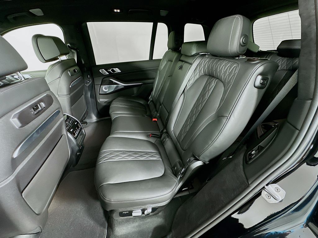 Thumbnail: 2027 BMW X7 - 17