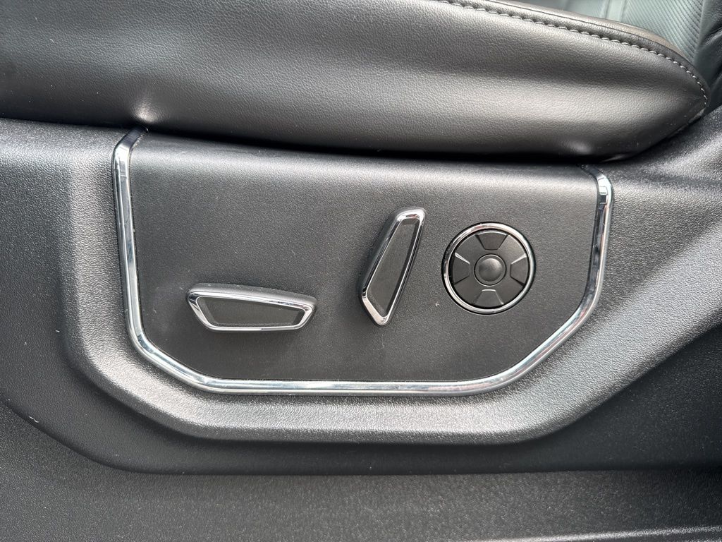 2016 Ford F-150 Platinum photo