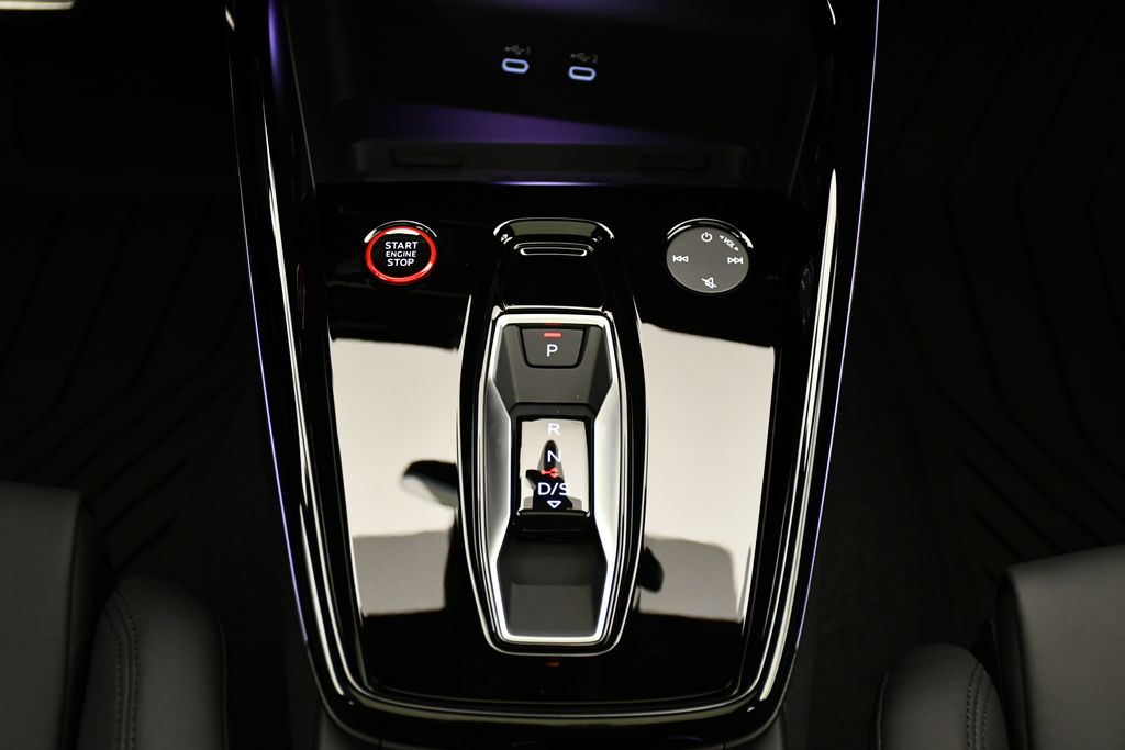 Thumbnail: 2025 Audi RS 3 - 28