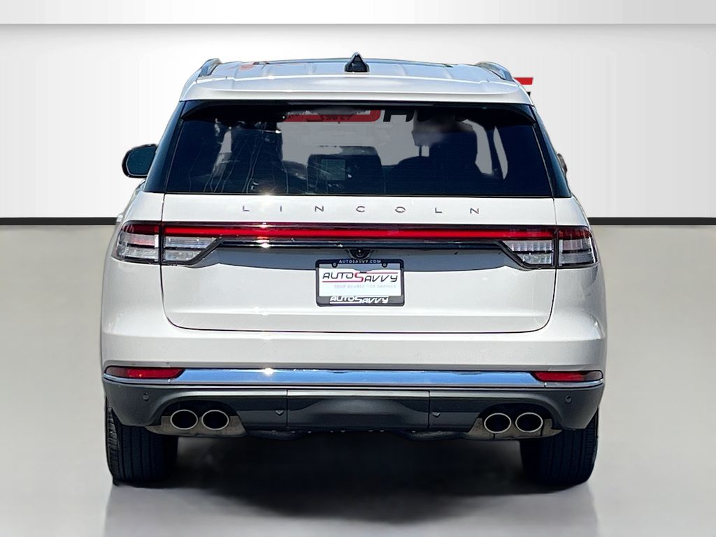 Used 2025 White Lincoln Premiere image 6