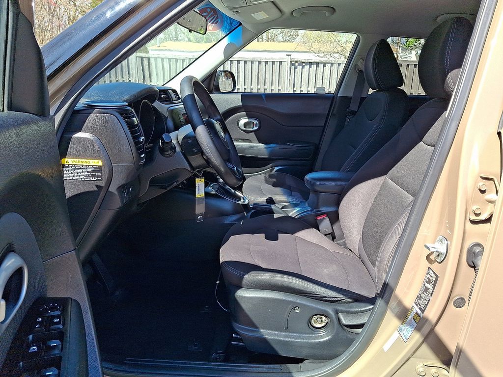 2015 Kia Soul Base 13
