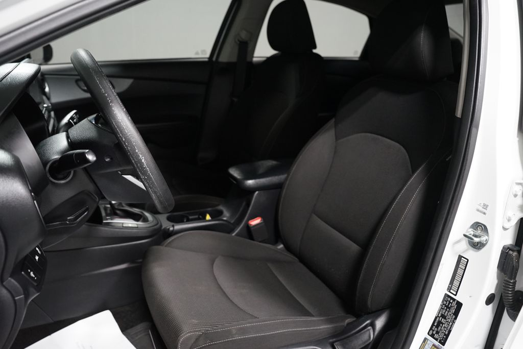 Thumbnail: 2021 Kia Forte - 23