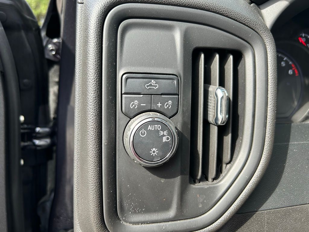 Thumbnail: 2023 Chevrolet Silverado 1500 - 18