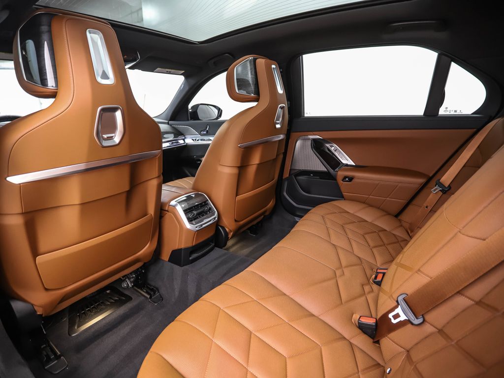 Thumbnail: 2023 BMW 7 Series - 22