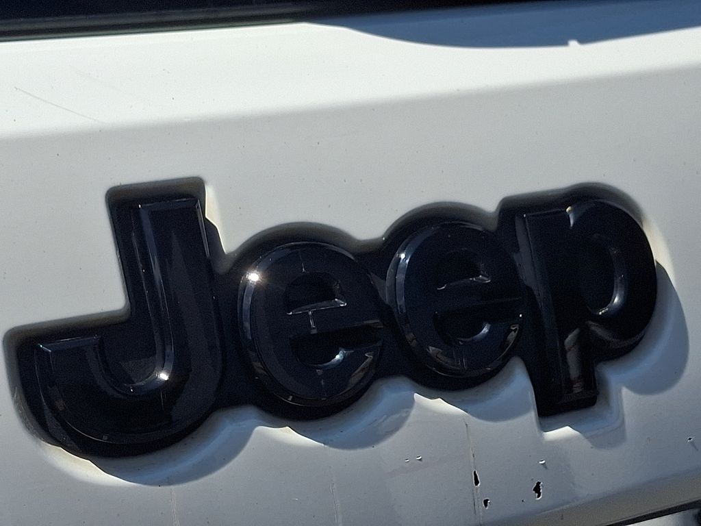 Thumbnail: 2018 Jeep Grand Cherokee - 30