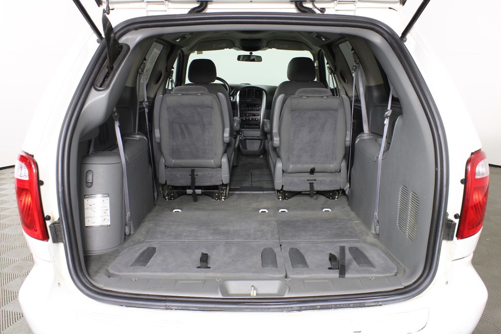 Used 2006 Chrysler Town & Country for sale in 