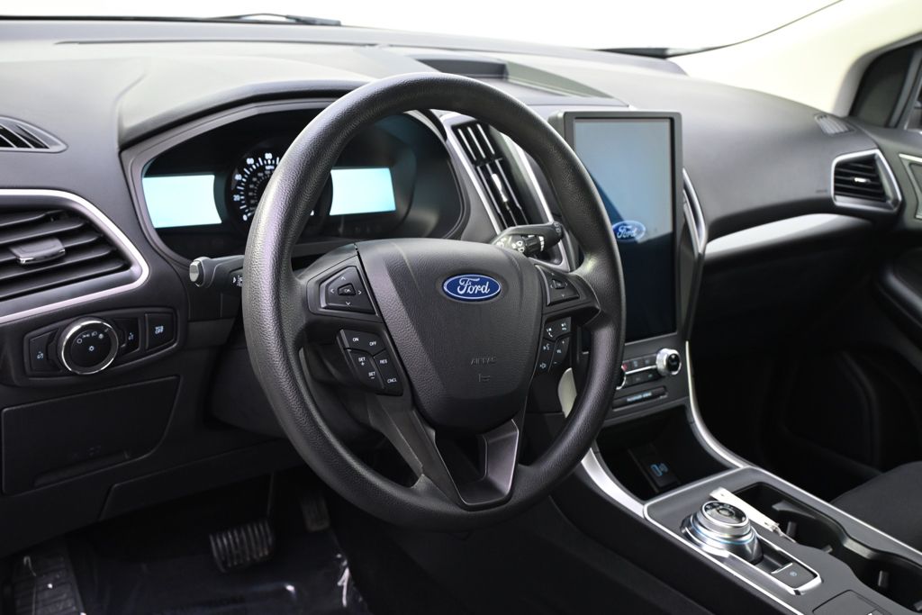 Used 2024 Silver Ford SE image 11