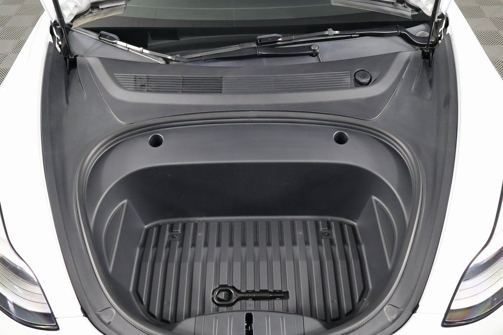 Thumbnail: 2023 Tesla Model 3 - 16