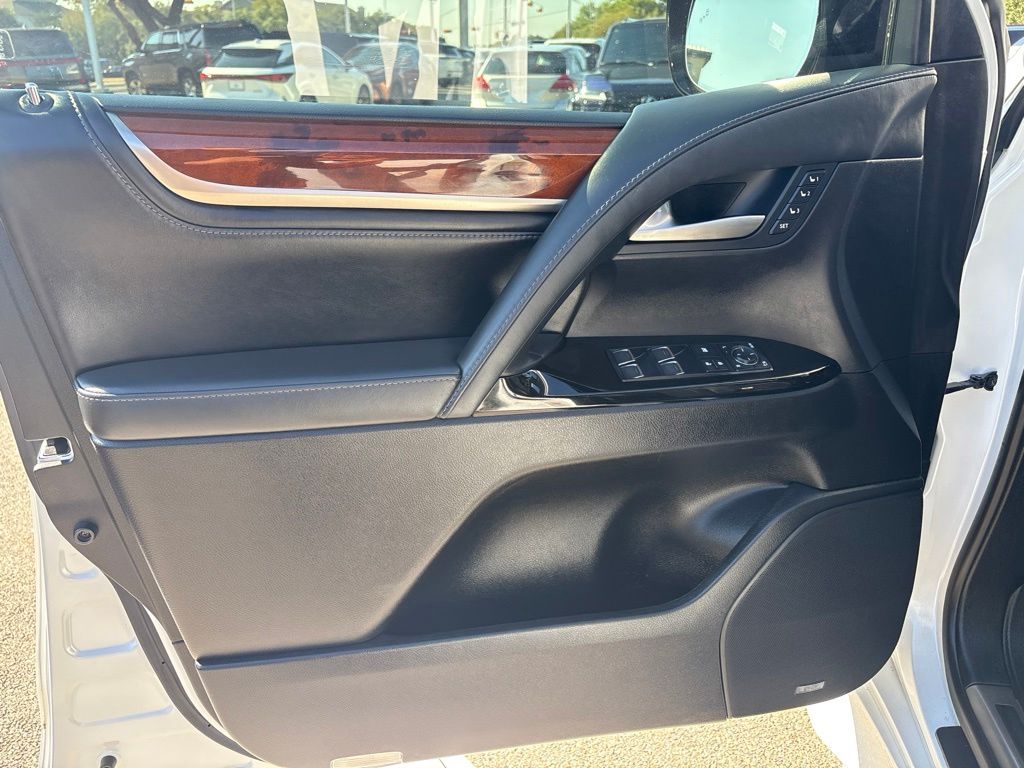 Thumbnail: 2019 Lexus LX - 12