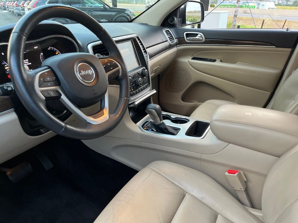 Thumbnail: 2017 Jeep Grand Cherokee - 19