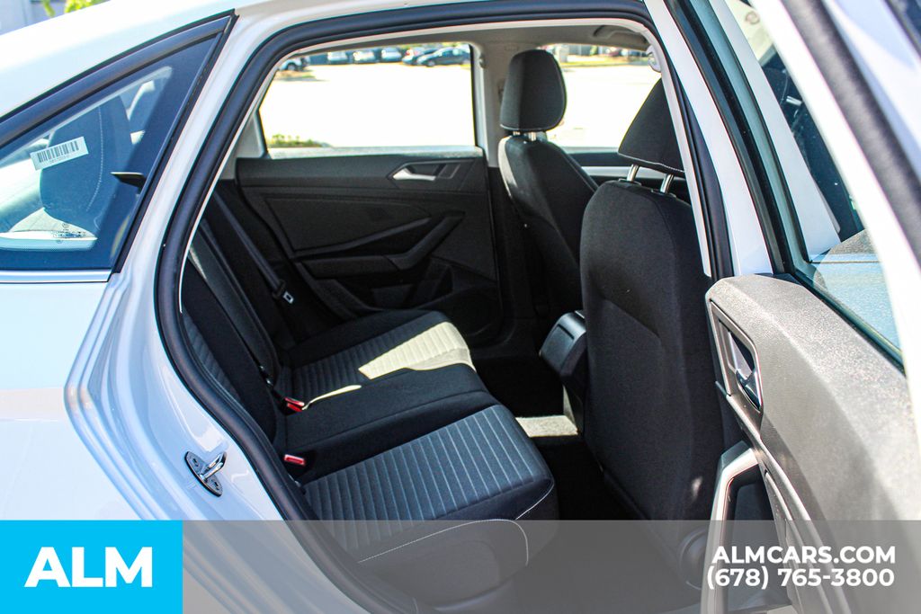 Used 2025 White Volkswagen 1.5T S image 18
