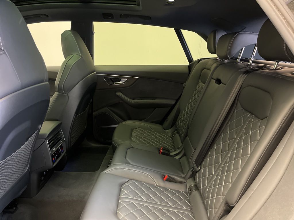 Thumbnail: 2024 Audi SQ8 - 24