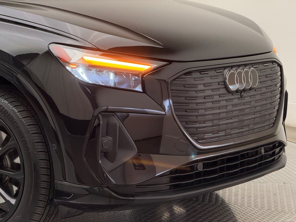 Thumbnail: 2022 Audi Q4 e-tron - 2