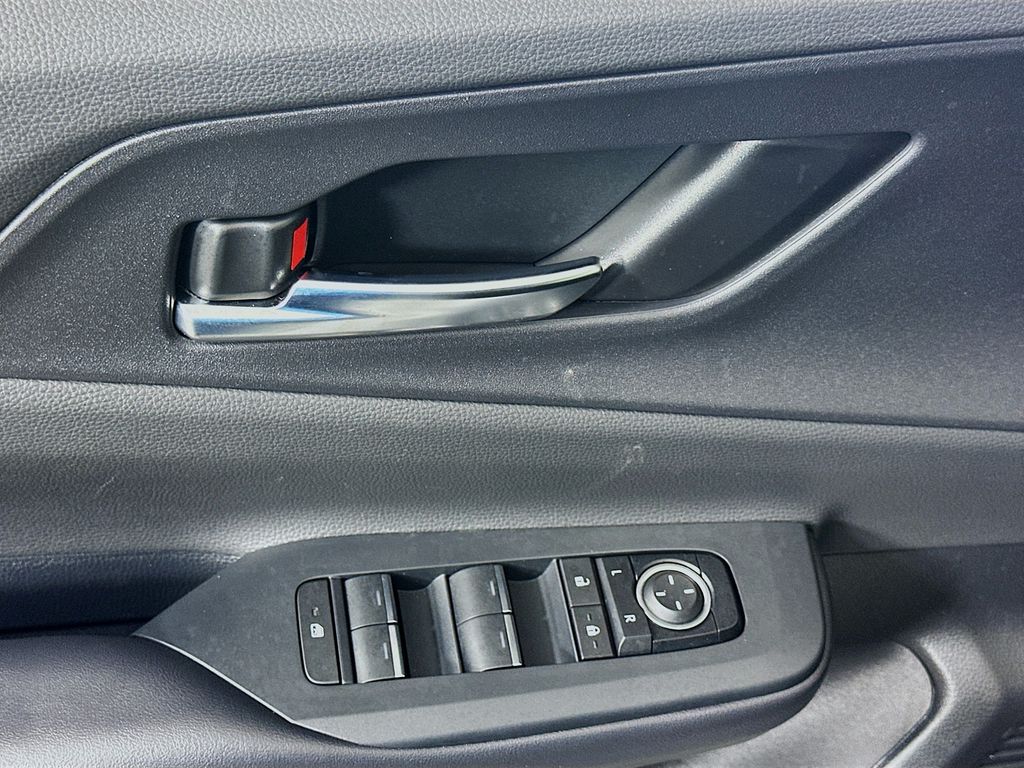 Thumbnail: 2025 Toyota Prius - 18