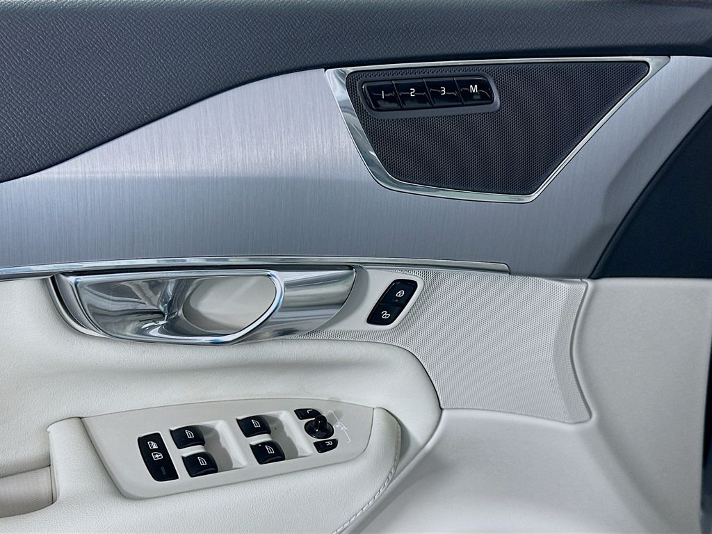 Thumbnail: 2023 Volvo XC90 - 18