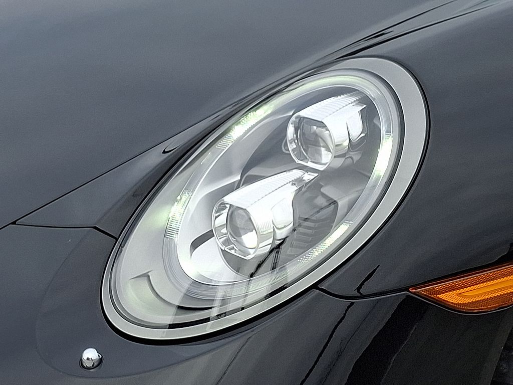 Thumbnail: 2016 Porsche 911 - 11