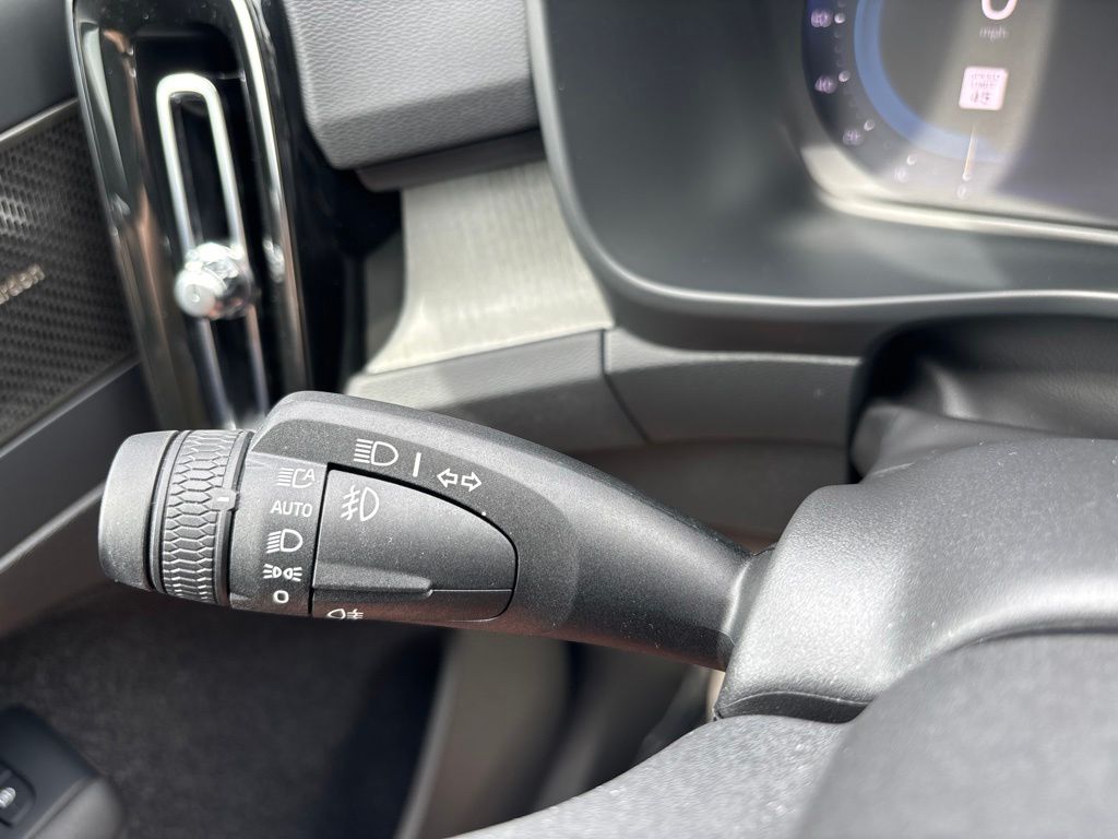 Used 2024 Volvo XC40 SUV
