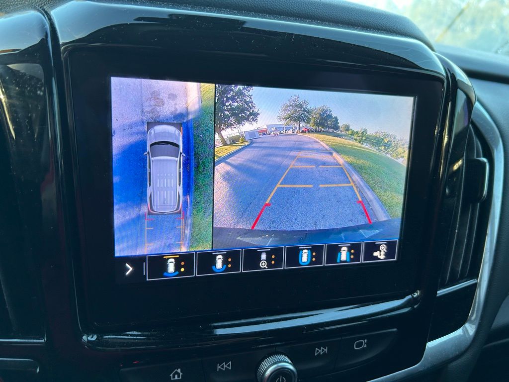 Thumbnail: 2020 Chevrolet Traverse - 26