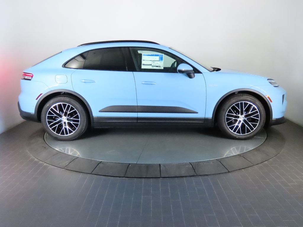 Thumbnail: 2026 Porsche Macan - 8