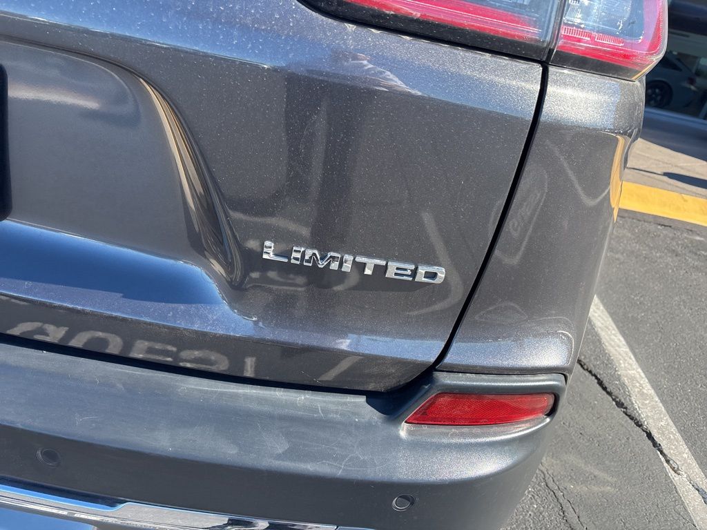 Thumbnail: 2019 Jeep Cherokee - 7