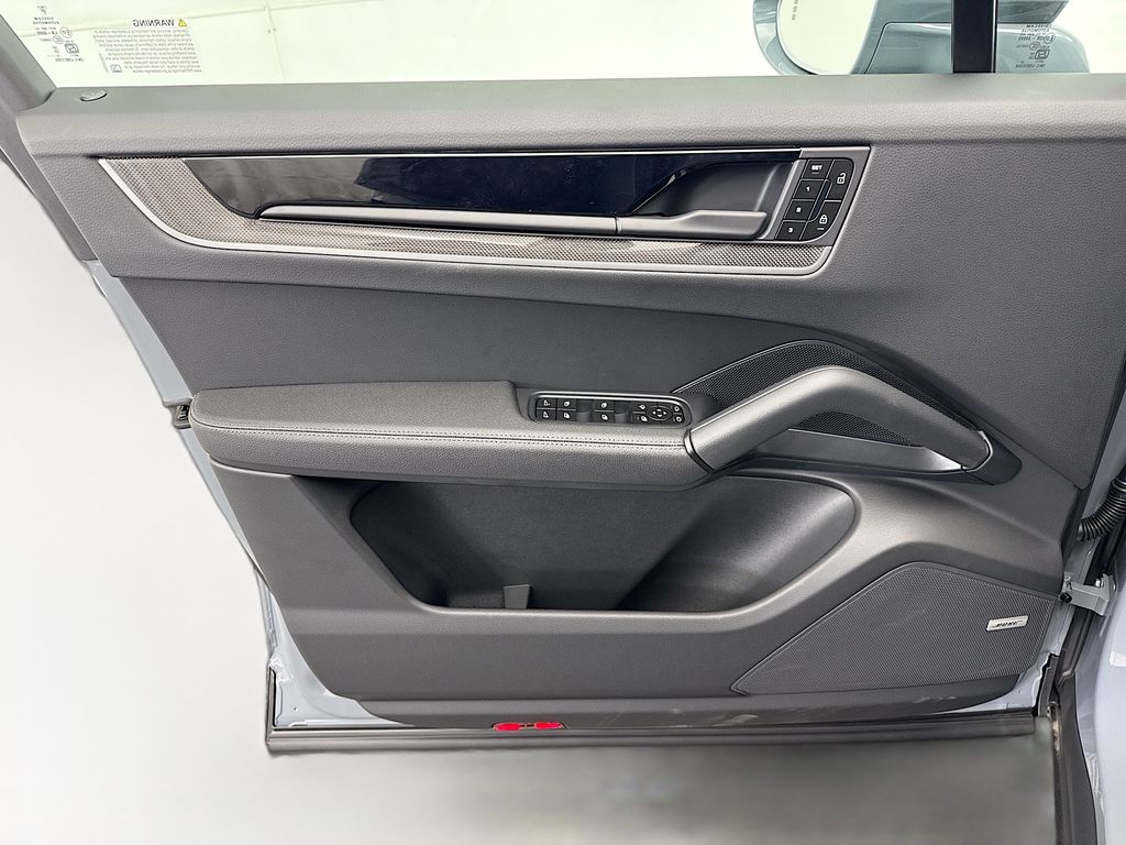 Thumbnail: 2026 Porsche Cayenne - 25