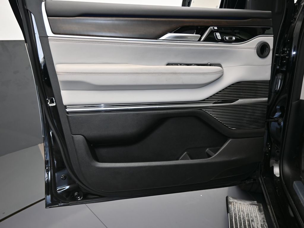 Used 2024 Diamond Black Crystal Pearlcoat Jeep Base image 12