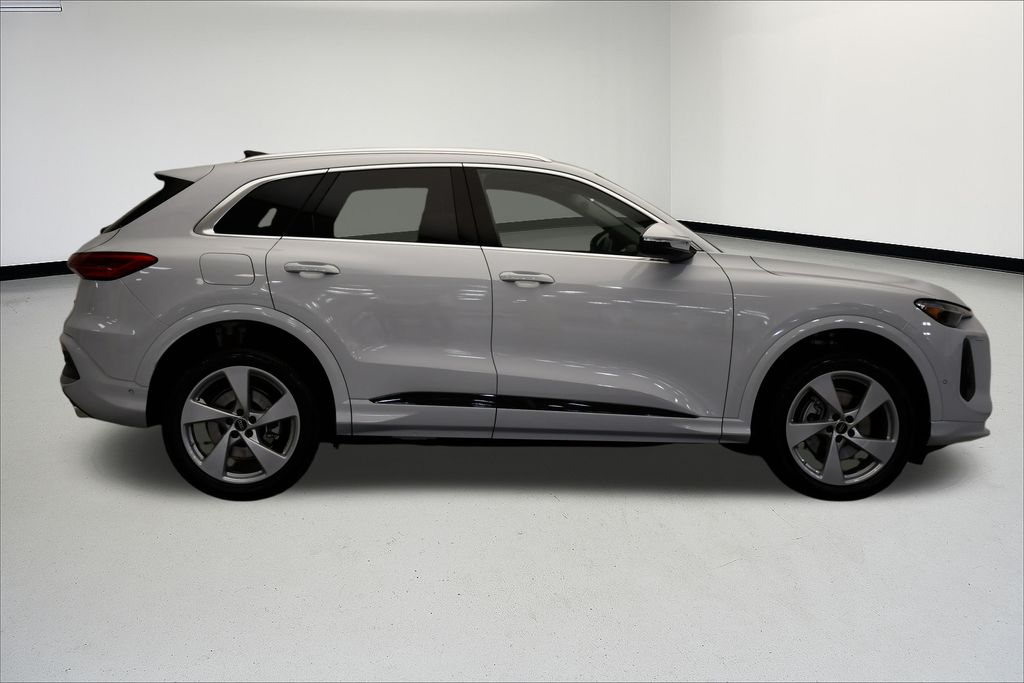 Thumbnail: 2025 Audi Q5 - 6