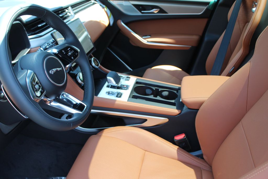 2026 Jaguar F-Pace R-Dynamic S - Photo 17
