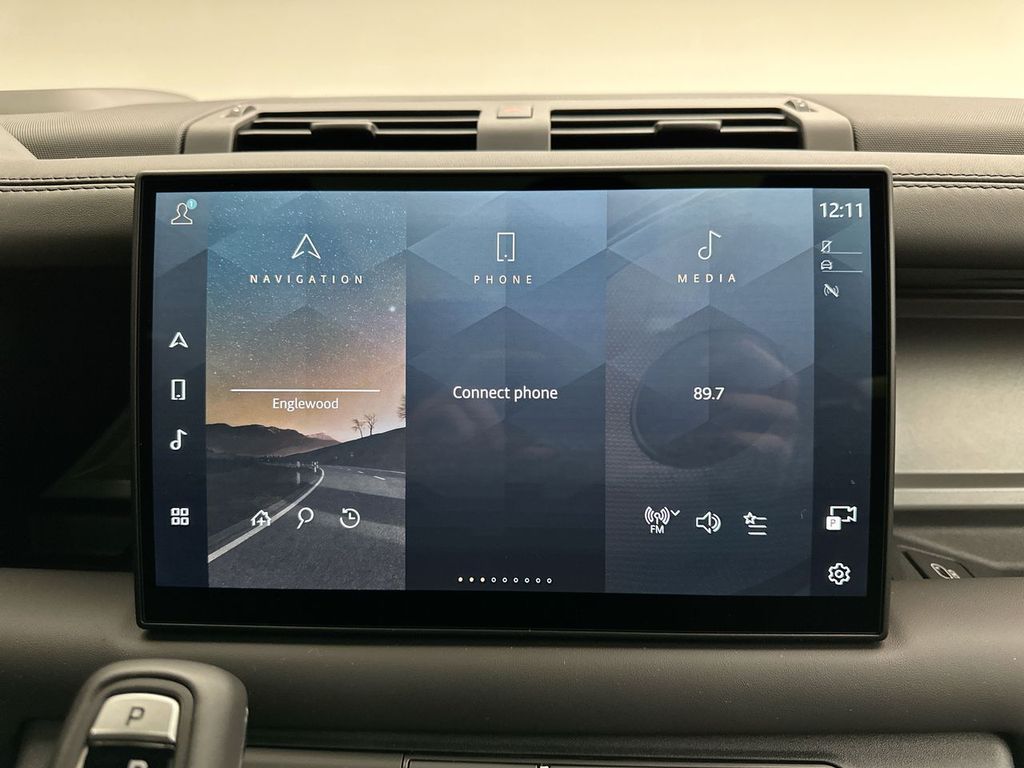 2025 Land Rover Defender 110 13