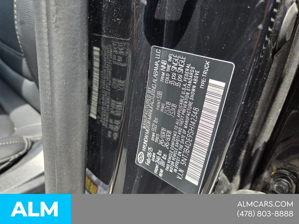Used 2025 Black Hyundai SEL image 17