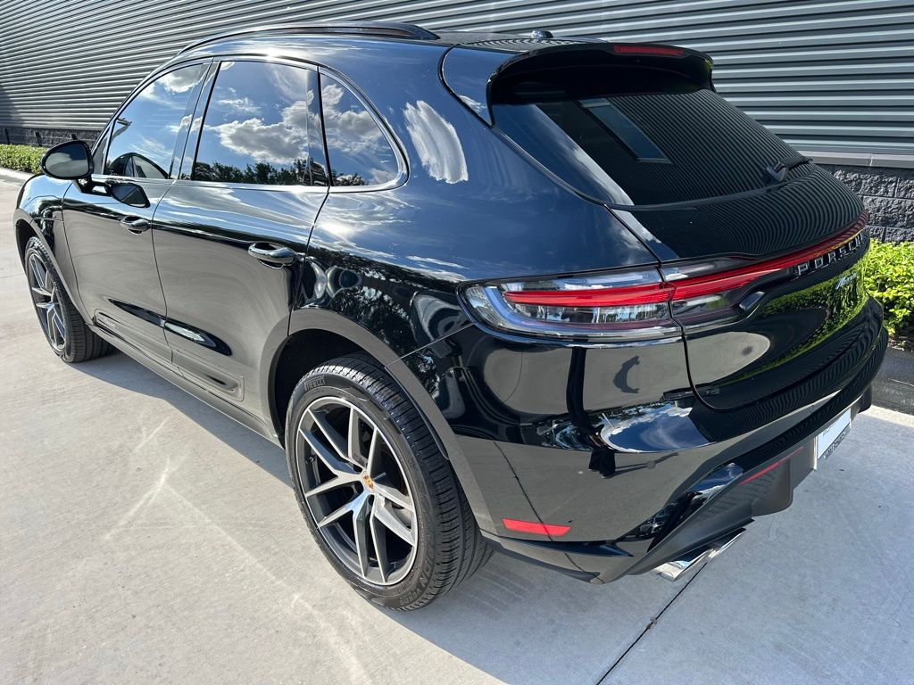 Thumbnail: 2024 Porsche Macan - 3