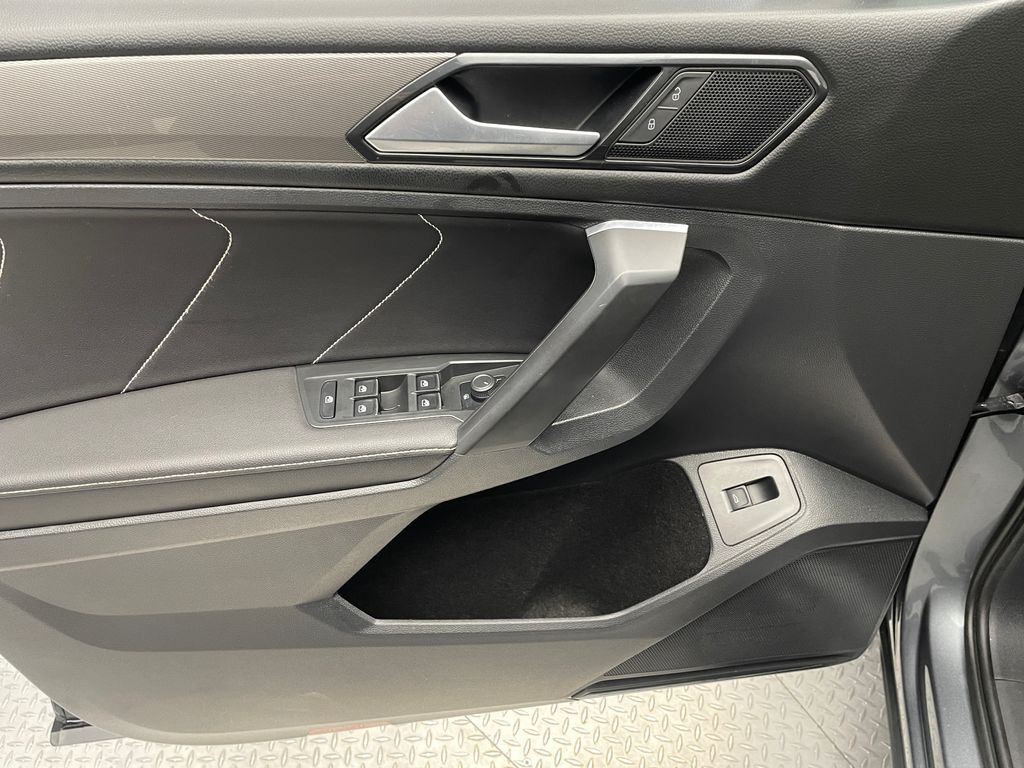 Thumbnail: 2022 Volkswagen Tiguan - 9