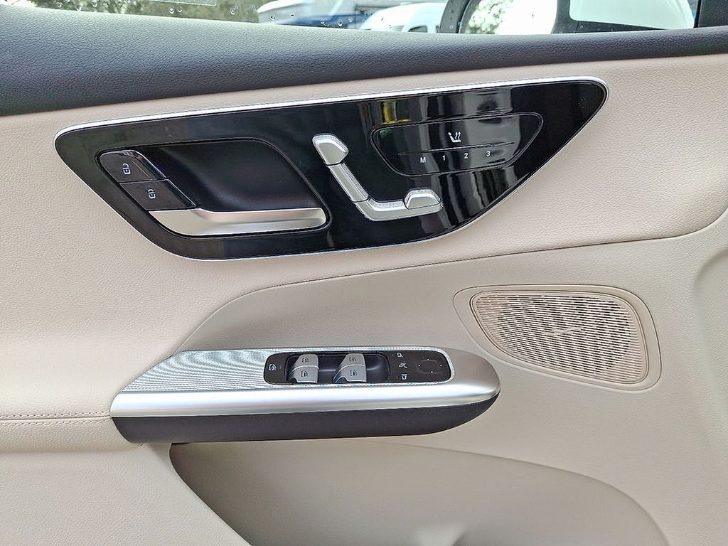 Thumbnail: 2025 Mercedes-Benz GLC - 8