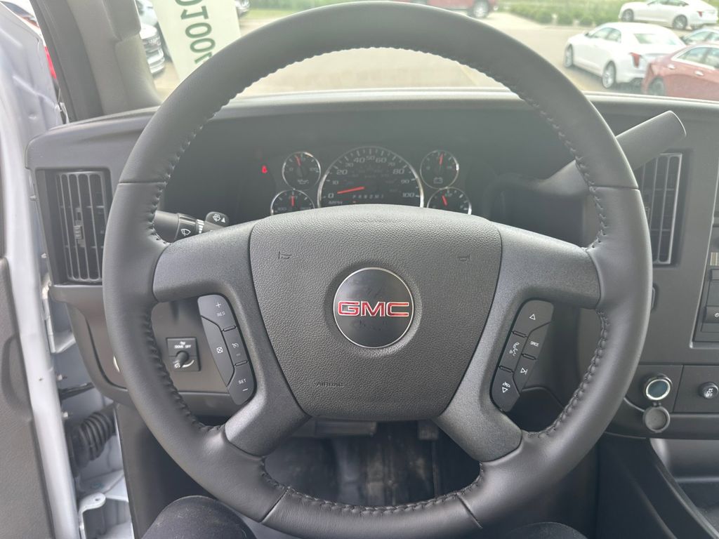 2023 GMC Savana 3500 Work Van 13