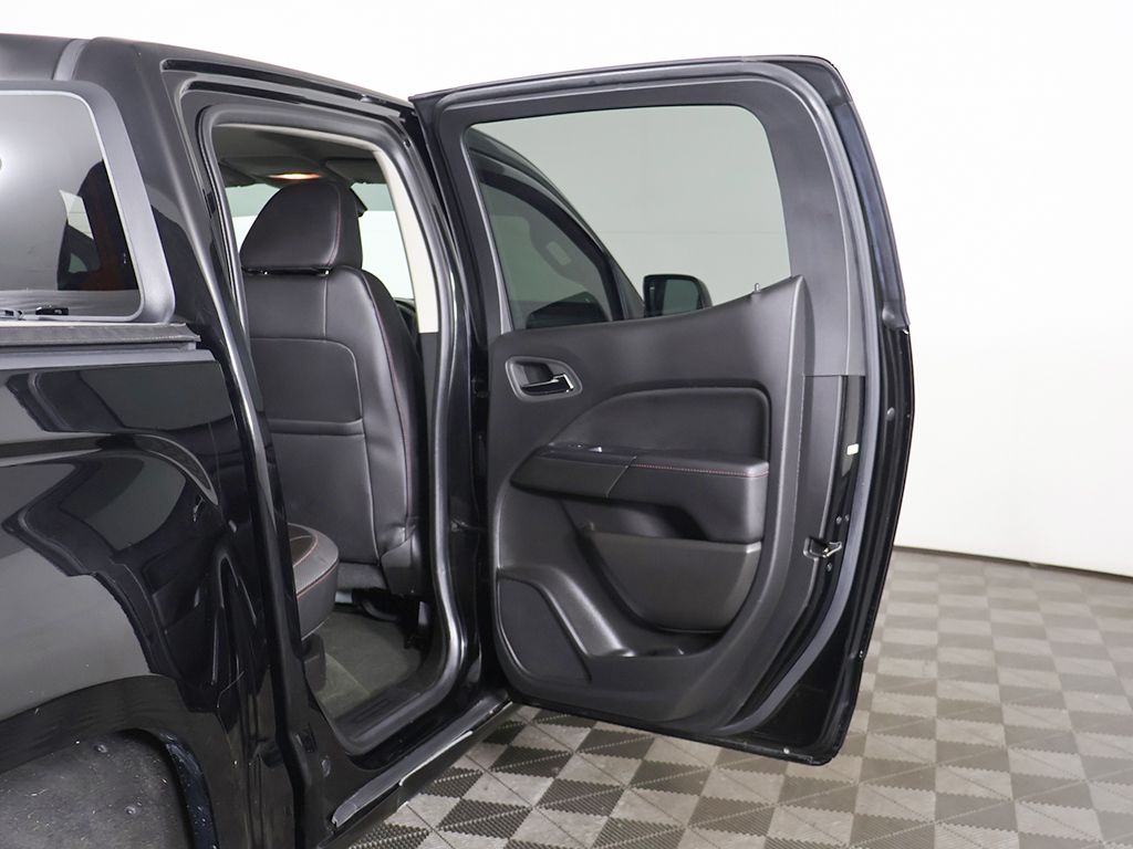 Used 2016 Black GMC SLE1 image 18