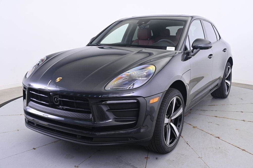 Thumbnail: 2025 Porsche Macan - 1