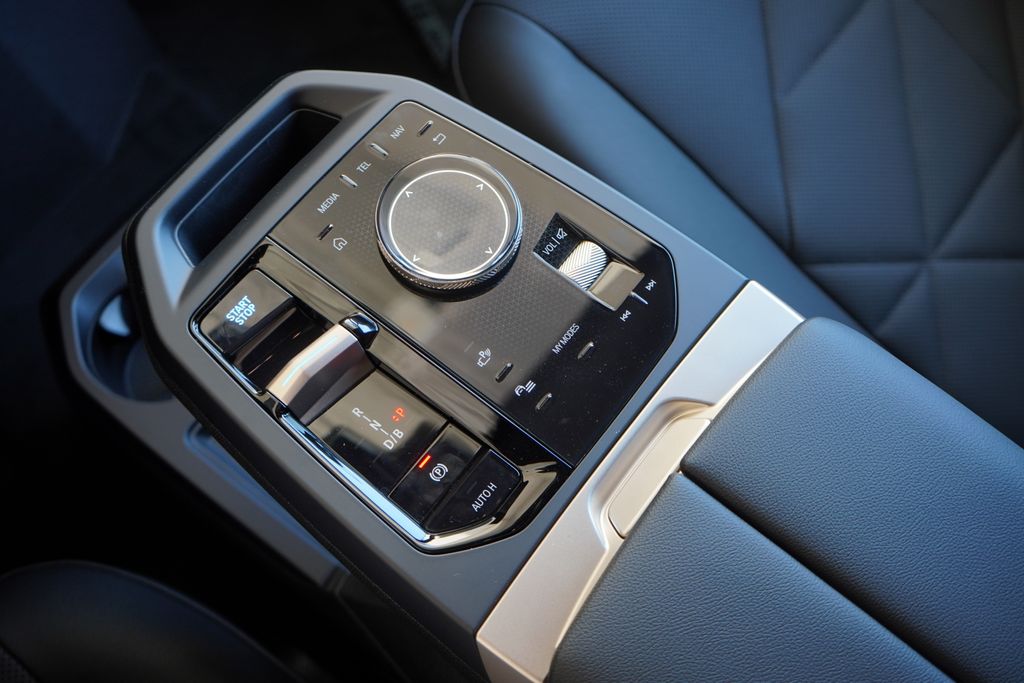 Thumbnail: 2026 BMW iX - 19