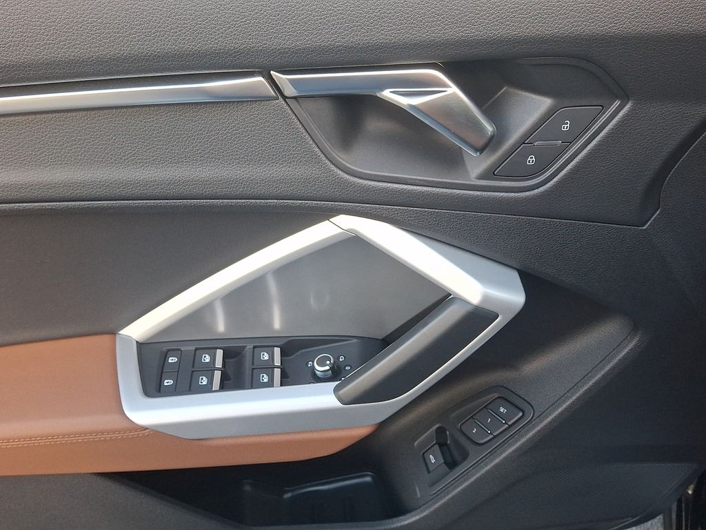 Thumbnail: 2023 Audi Q3 - 12