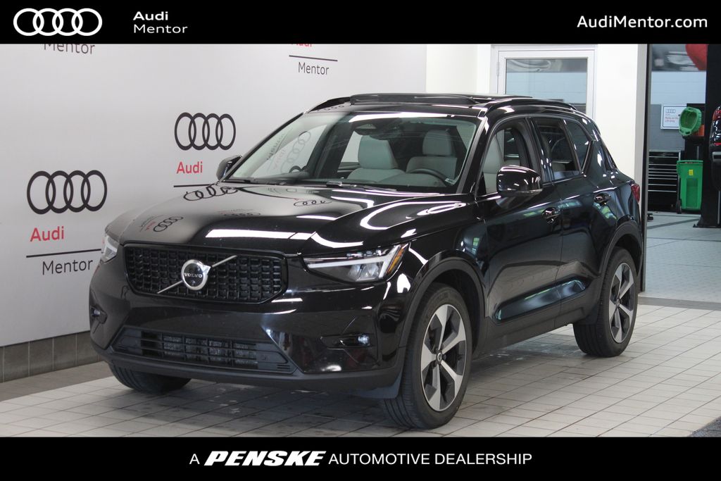 Thumbnail: 2023 Volvo XC40 - 1
