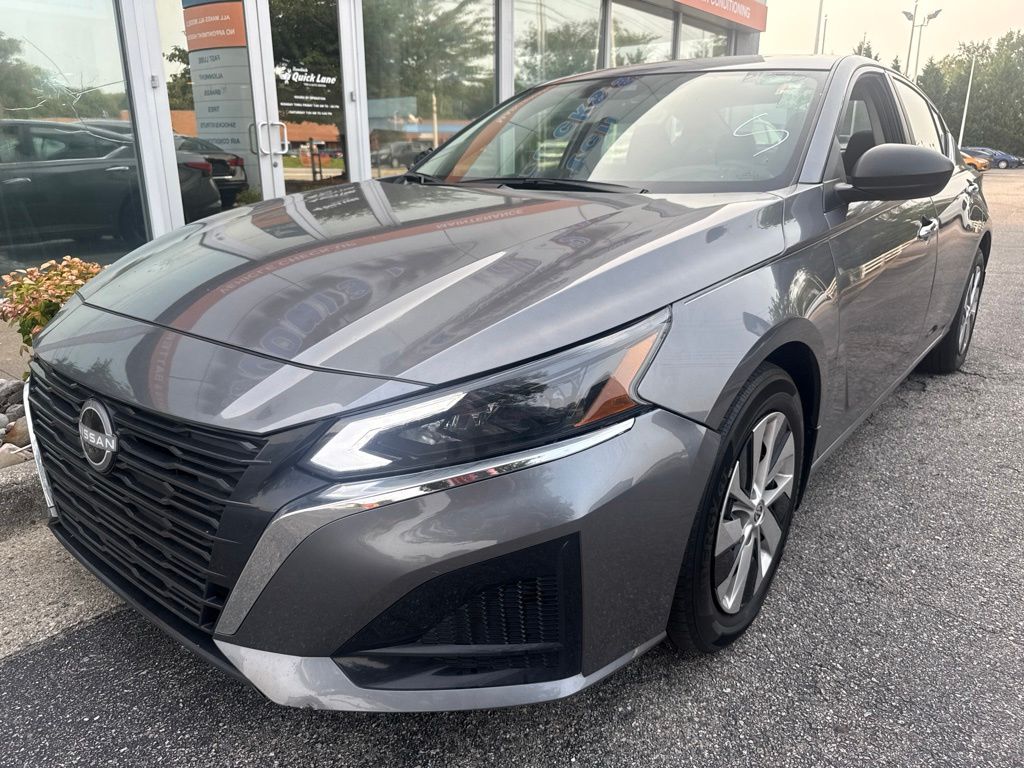 Gray (Gun Metallic) 2024 Nissan Altima Sedan Front-Wheel Drive Continuously Variable Transmission