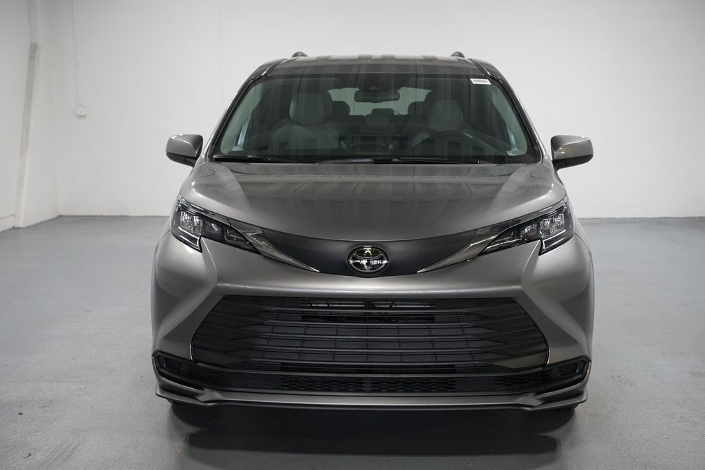 Thumbnail: 2026 Toyota Sienna - 2