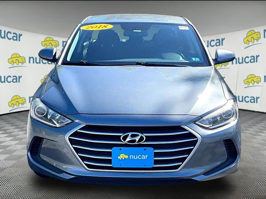 2018 Hyundai Elantra — photo 2
