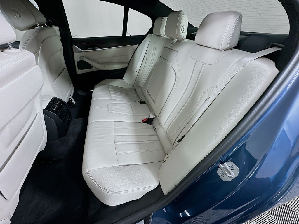 Thumbnail: 2023 BMW 5 Series - 25