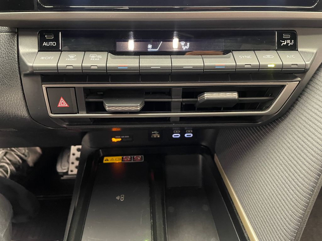 Thumbnail: 2025 Toyota Camry - 15