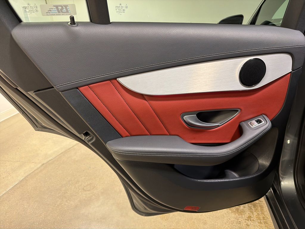 Used 2022  Mercedes-Benz GLC 300 image 20